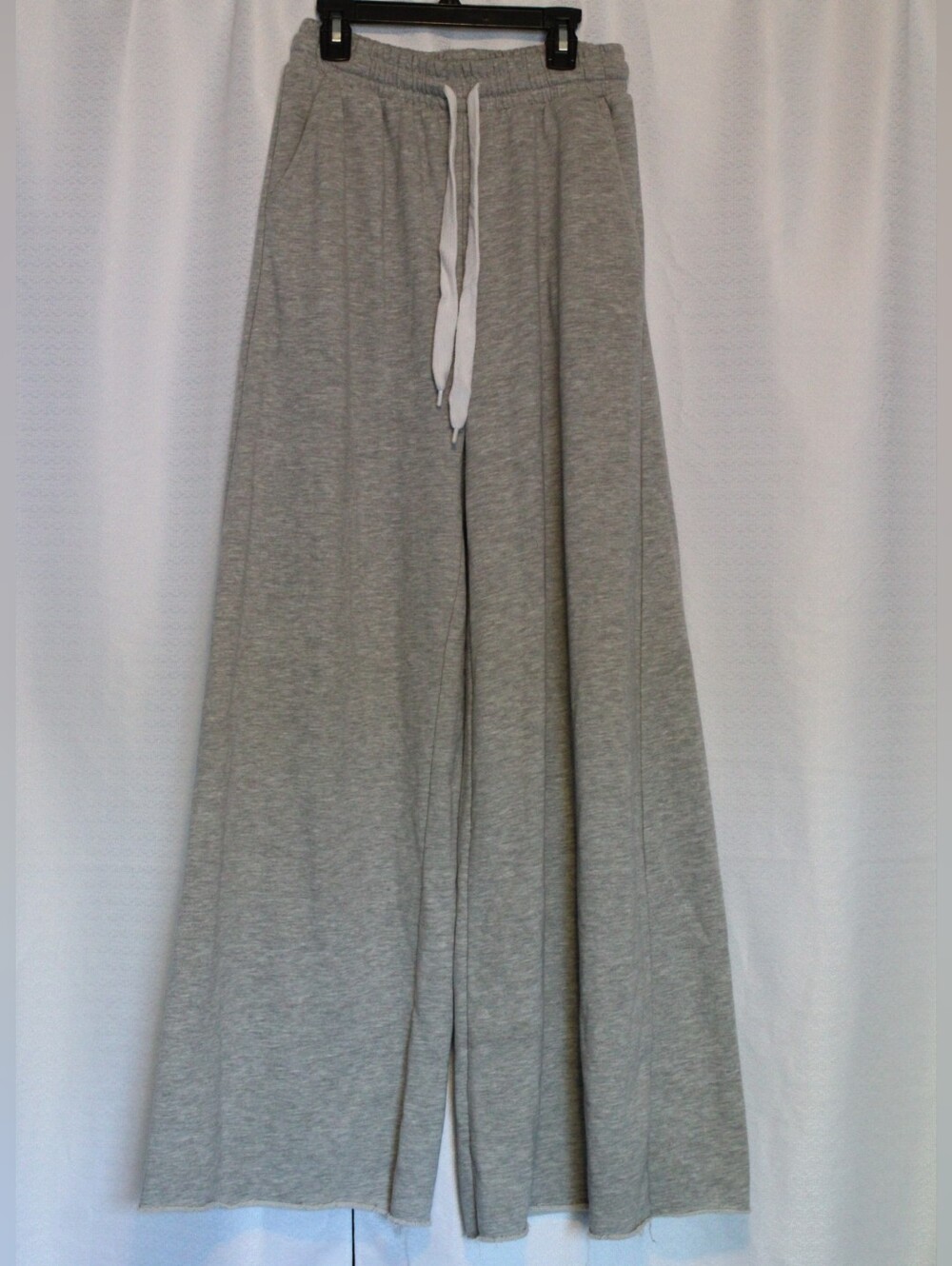 Fashion Nova Grey Wide-Leg Sweatpants – Medium